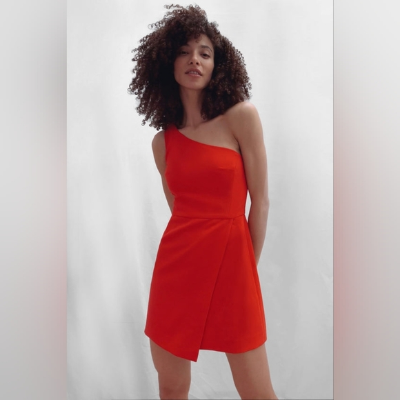 French Connection Dresses & Skirts - French Connection Whisper One Shoulder Envelope Dress size US 6 Red
